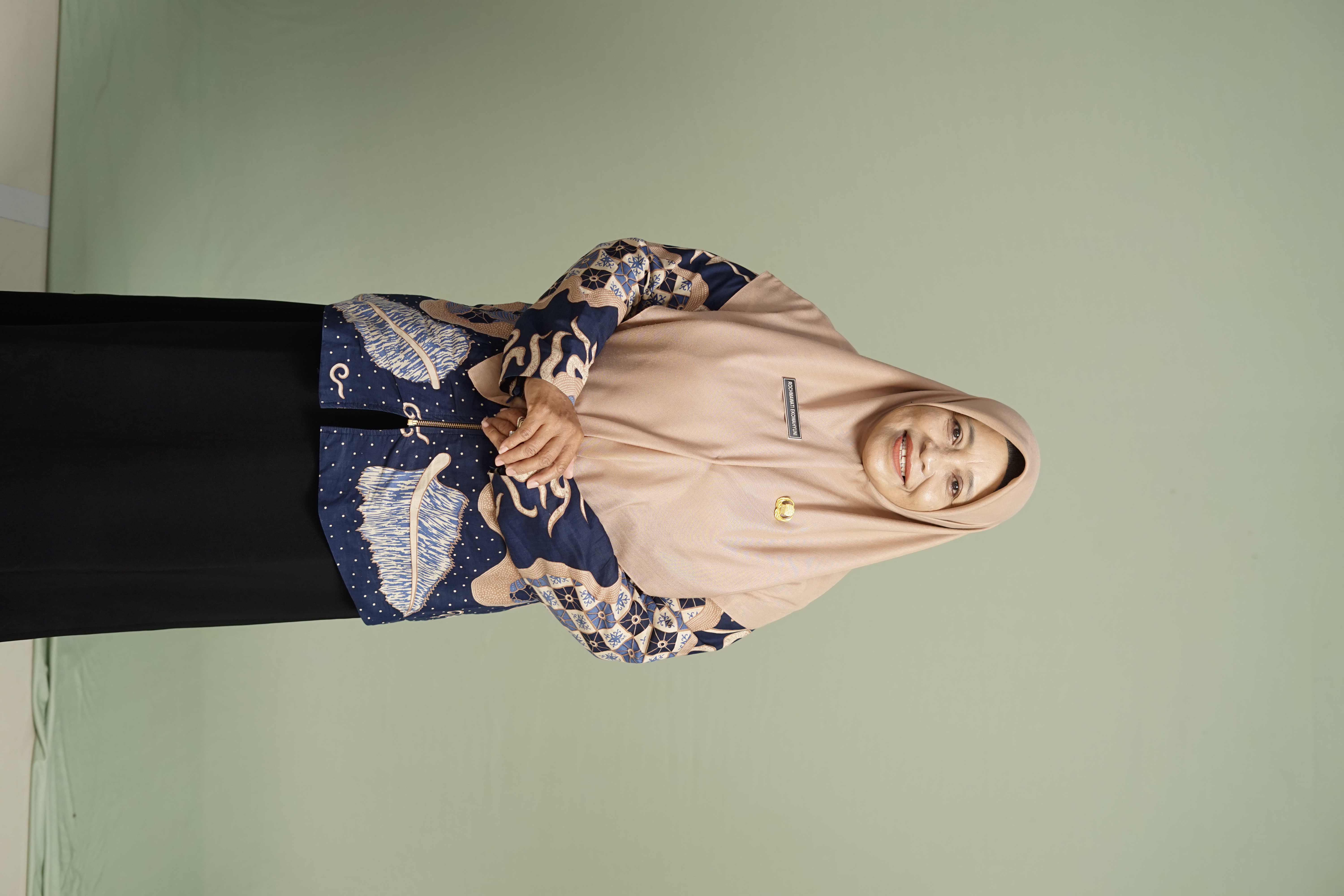 <center>WALI KELAS<br>Dra. ROHMAWATI EKO WAHYUNI</center>